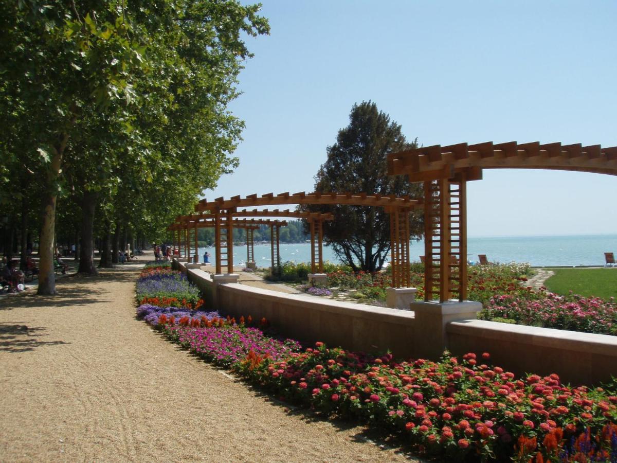 Strand Apartman Balatonfured Bagian luar foto